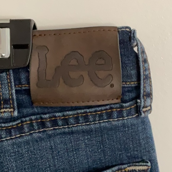 Lee Relaxed Blue Jeans with Classic Indigo Wash - Picture 4 of 9